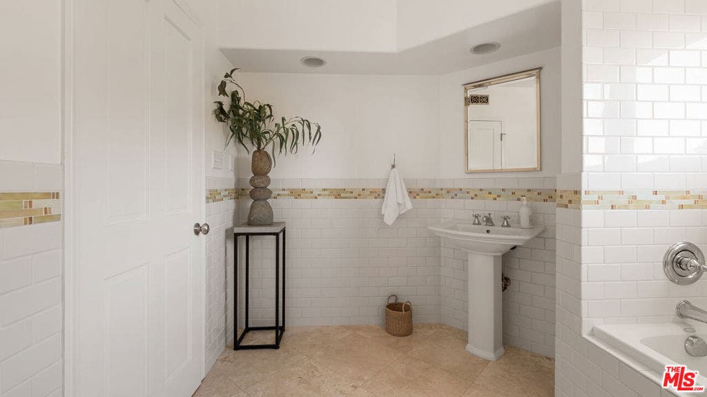 1759 N Beverly Drive, Beverly Hills, CA 90210 1759 N Beverly Drive, Beverly Hills, CA 90210