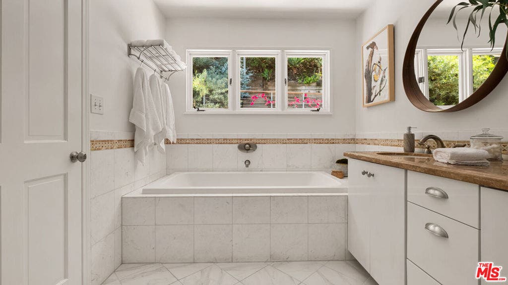 1759 N Beverly Drive, Beverly Hills, CA 90210 1759 N Beverly Drive, Beverly Hills, CA 90210