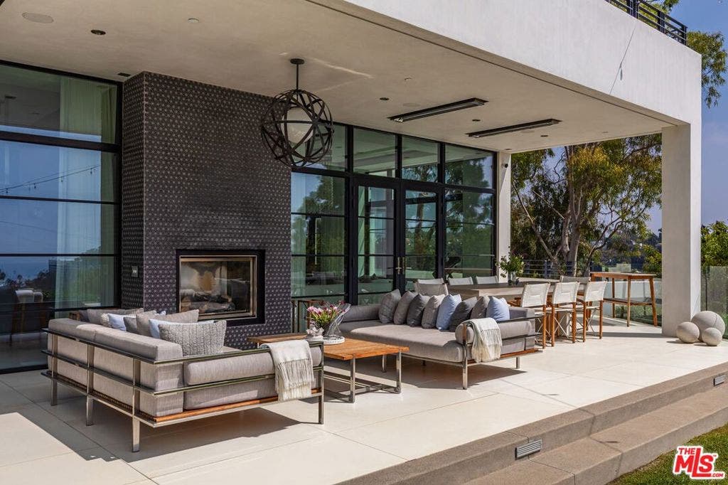 400 Amalfi Drive, Pacific Palisades, CA 90272 400 Amalfi Drive, Pacific Palisades, CA 90272