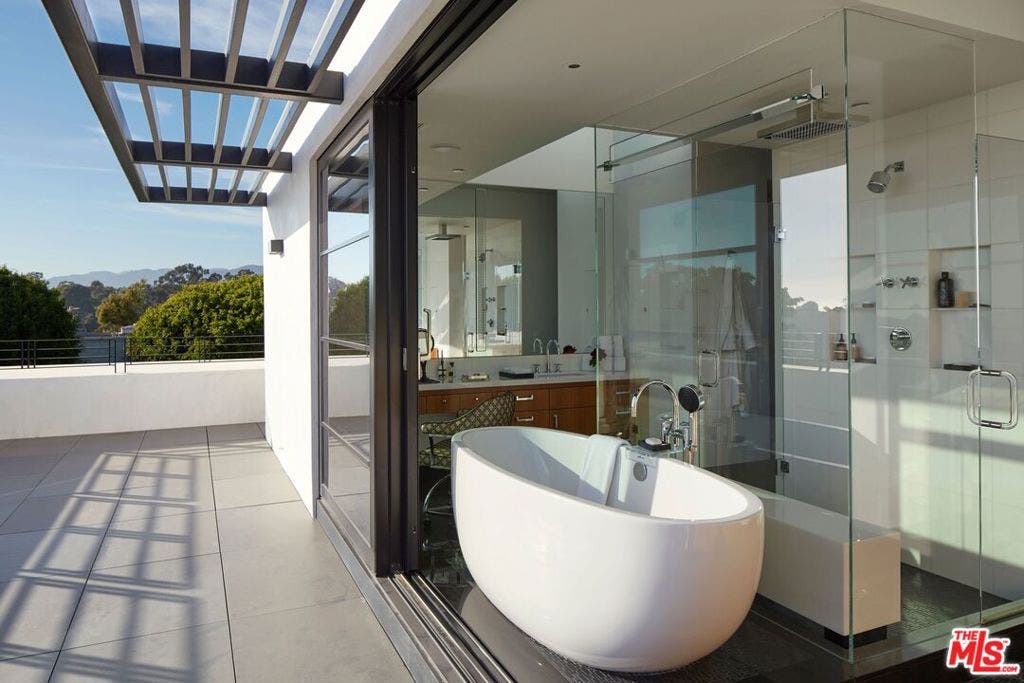 400 Amalfi Drive, Pacific Palisades, CA 90272 400 Amalfi Drive, Pacific Palisades, CA 90272