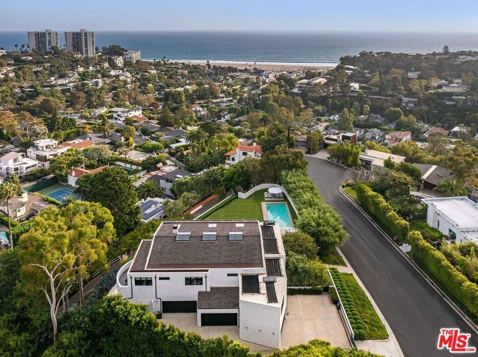 400 Amalfi Drive, Pacific Palisades, CA 90272 400 Amalfi Drive, Pacific Palisades, CA 90272