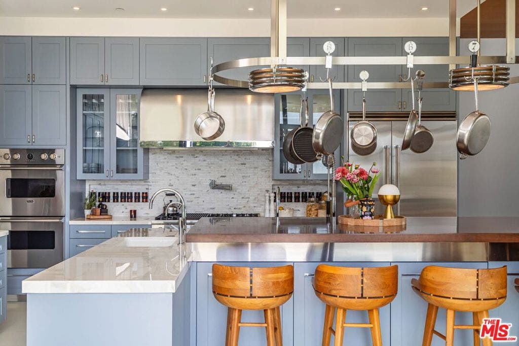 400 Amalfi Drive, Pacific Palisades, CA 90272 400 Amalfi Drive, Pacific Palisades, CA 90272