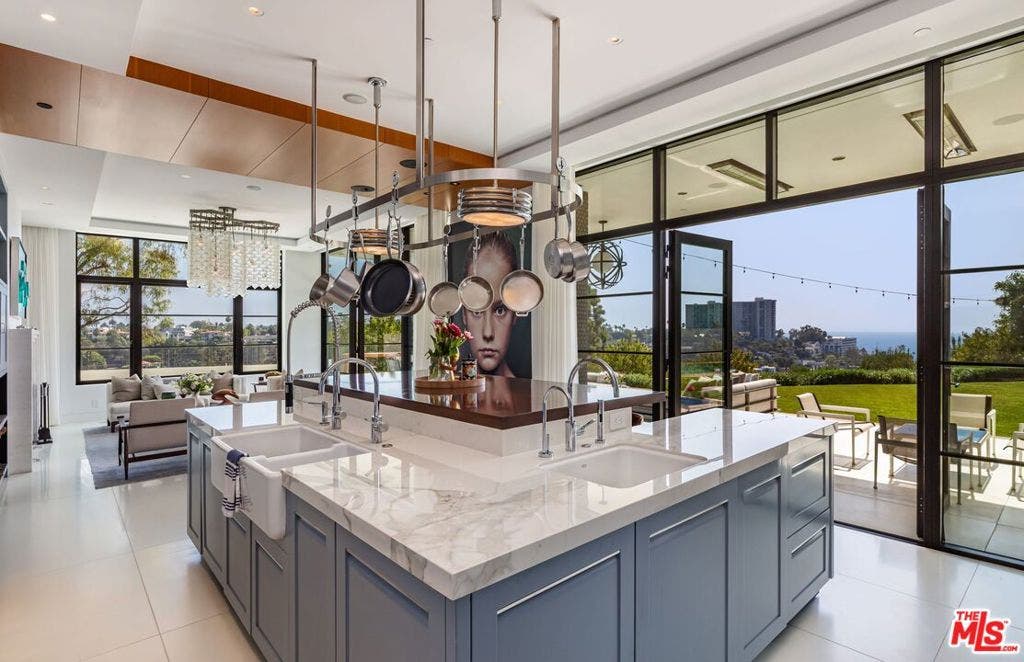 400 Amalfi Drive, Pacific Palisades, CA 90272 400 Amalfi Drive, Pacific Palisades, CA 90272
