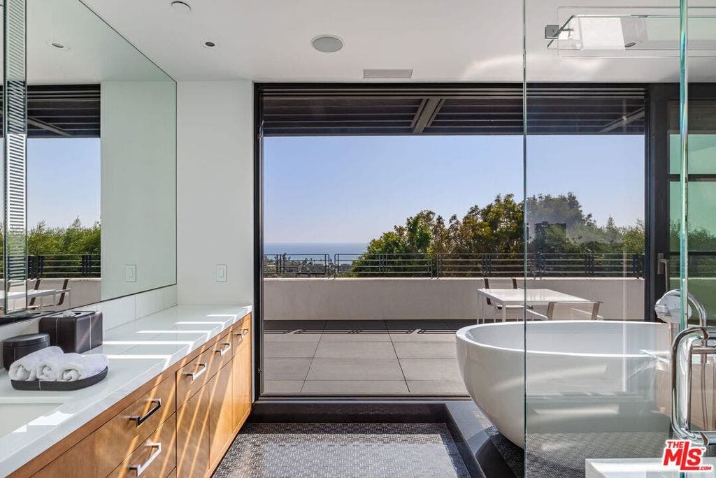 400 Amalfi Drive, Pacific Palisades, CA 90272 400 Amalfi Drive, Pacific Palisades, CA 90272