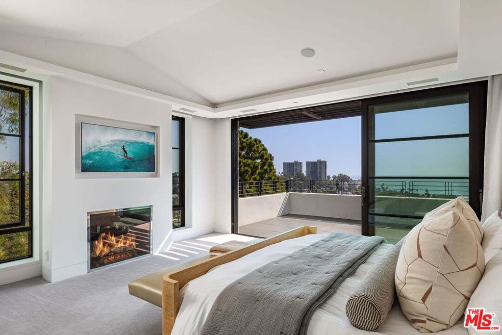 400 Amalfi Drive, Pacific Palisades, CA 90272 400 Amalfi Drive, Pacific Palisades, CA 90272