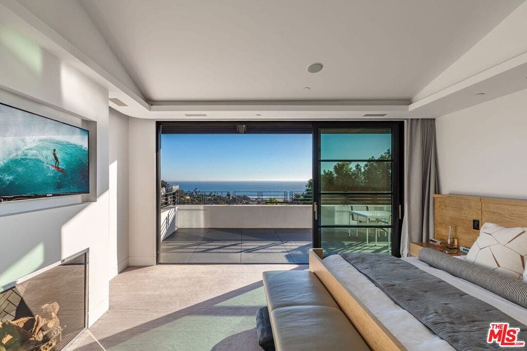 400 Amalfi Drive, Pacific Palisades, CA 90272 400 Amalfi Drive, Pacific Palisades, CA 90272