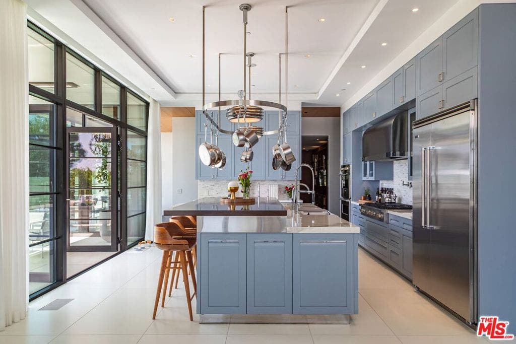 400 Amalfi Drive, Pacific Palisades, CA 90272 400 Amalfi Drive, Pacific Palisades, CA 90272