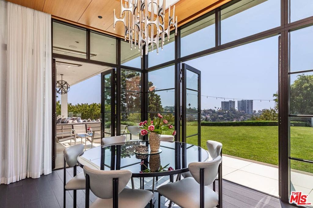 400 Amalfi Drive, Pacific Palisades, CA 90272 400 Amalfi Drive, Pacific Palisades, CA 90272