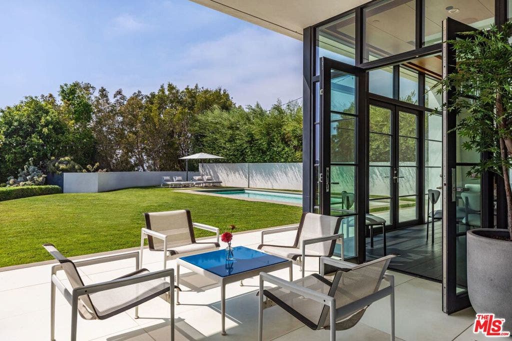 400 Amalfi Drive, Pacific Palisades, CA 90272 400 Amalfi Drive, Pacific Palisades, CA 90272
