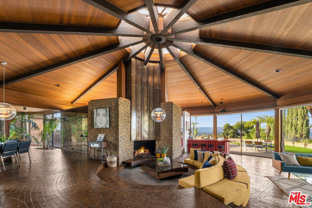 17862 Via Vallarta, Encino, CA 91316 17862 Via Vallarta, Encino, CA 91316