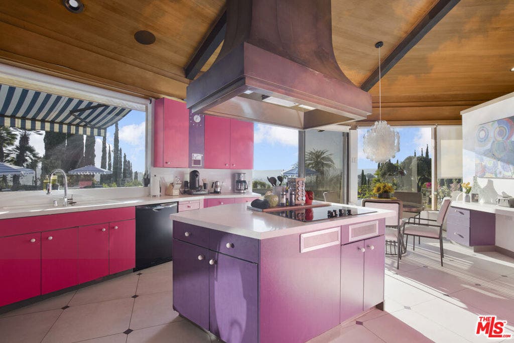 17862 Via Vallarta, Encino, CA 91316 17862 Via Vallarta, Encino, CA 91316