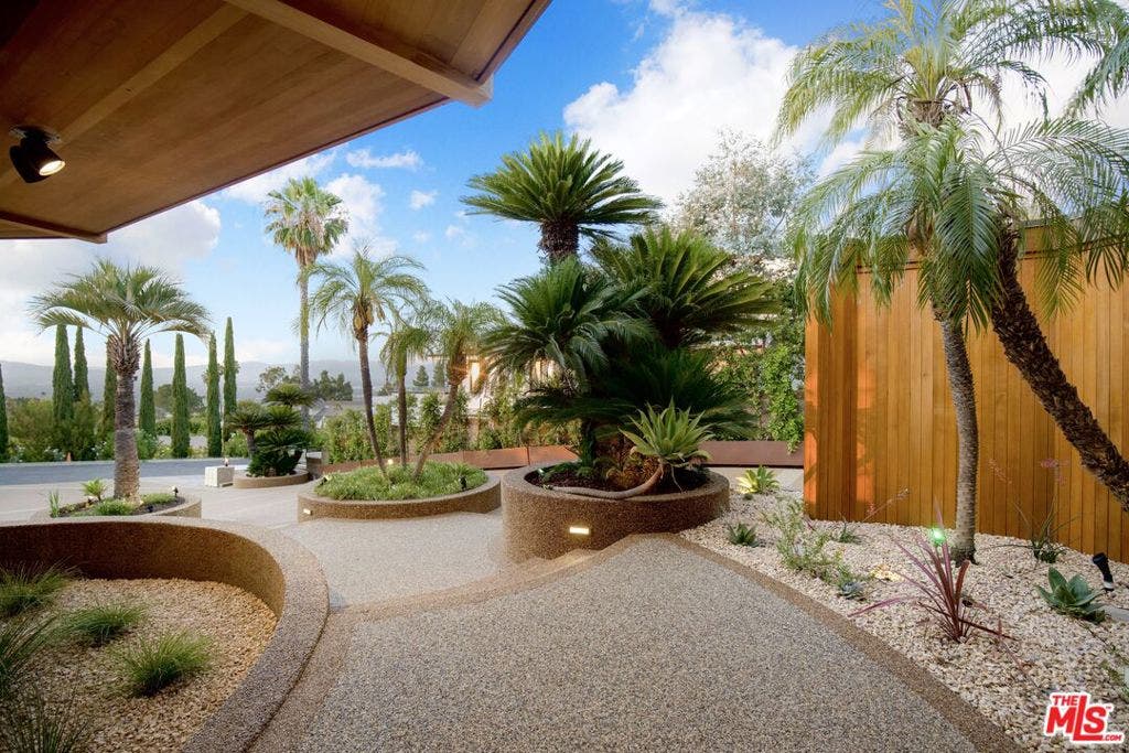 17862 Via Vallarta, Encino, CA 91316 17862 Via Vallarta, Encino, CA 91316