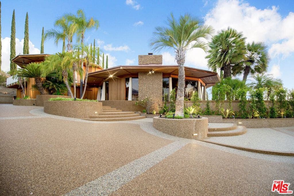 17862 Via Vallarta, Encino, CA 91316 17862 Via Vallarta, Encino, CA 91316