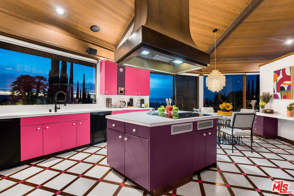17862 Via Vallarta, Encino, CA 91316 17862 Via Vallarta, Encino, CA 91316