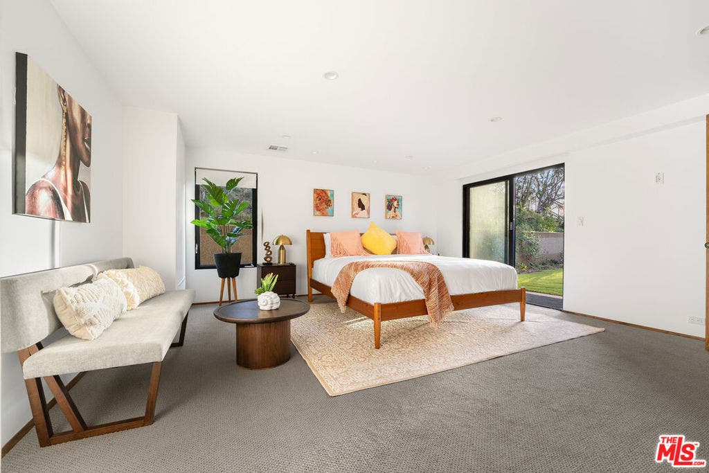 17862 Via Vallarta, Encino, CA 91316 17862 Via Vallarta, Encino, CA 91316