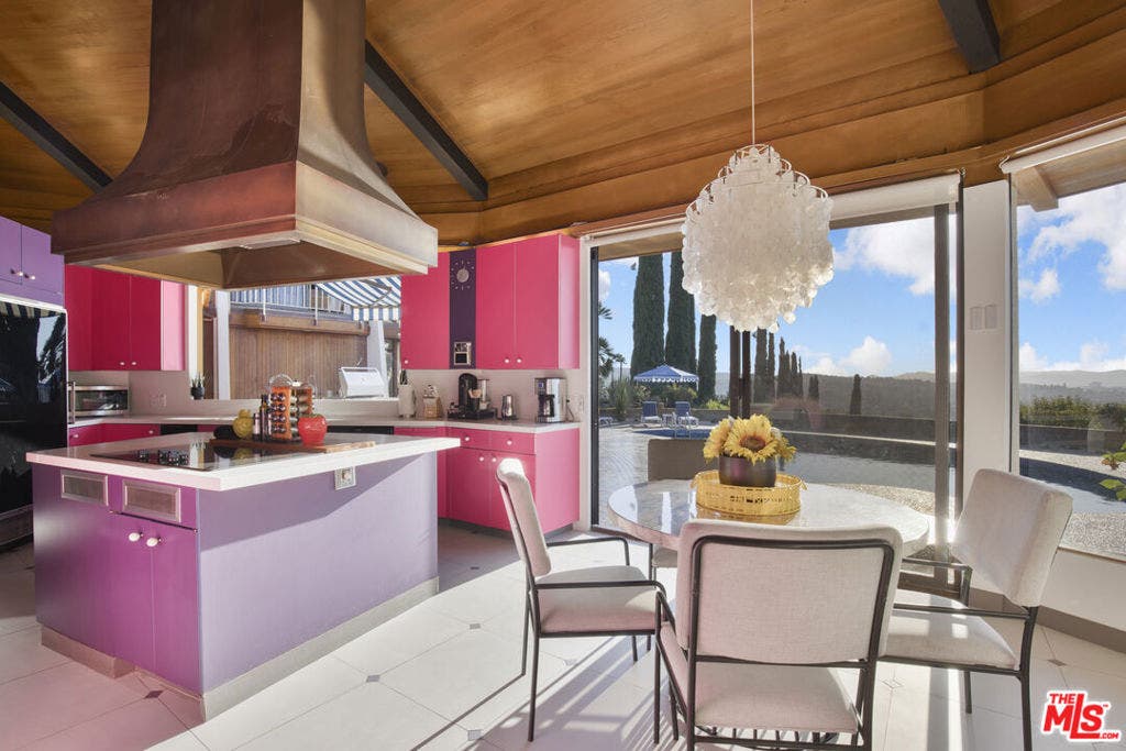 17862 Via Vallarta, Encino, CA 91316 17862 Via Vallarta, Encino, CA 91316