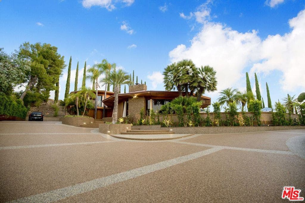 17862 Via Vallarta, Encino, CA 91316 17862 Via Vallarta, Encino, CA 91316