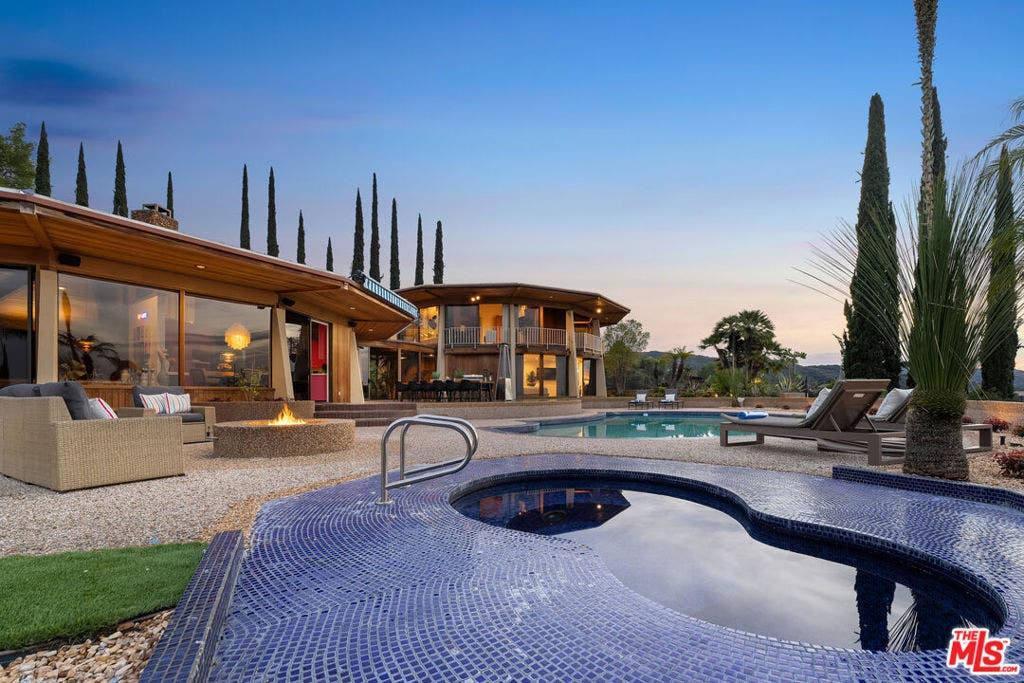 17862 Via Vallarta, Encino, CA 91316 17862 Via Vallarta, Encino, CA 91316