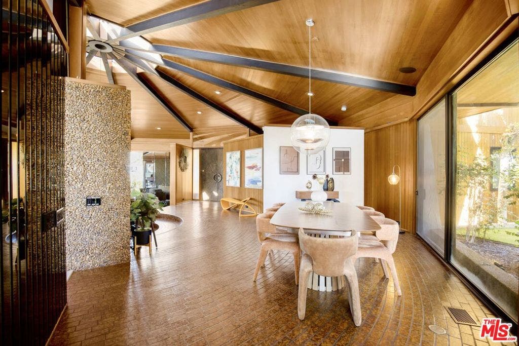 17862 Via Vallarta, Encino, CA 91316 17862 Via Vallarta, Encino, CA 91316