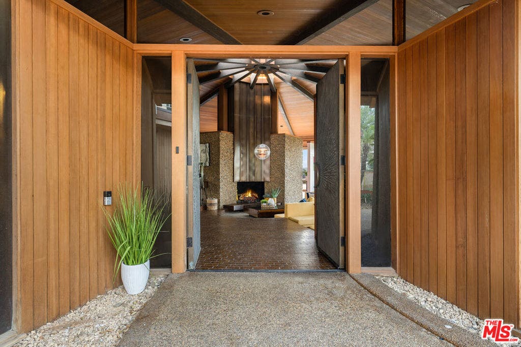 17862 Via Vallarta, Encino, CA 91316 17862 Via Vallarta, Encino, CA 91316