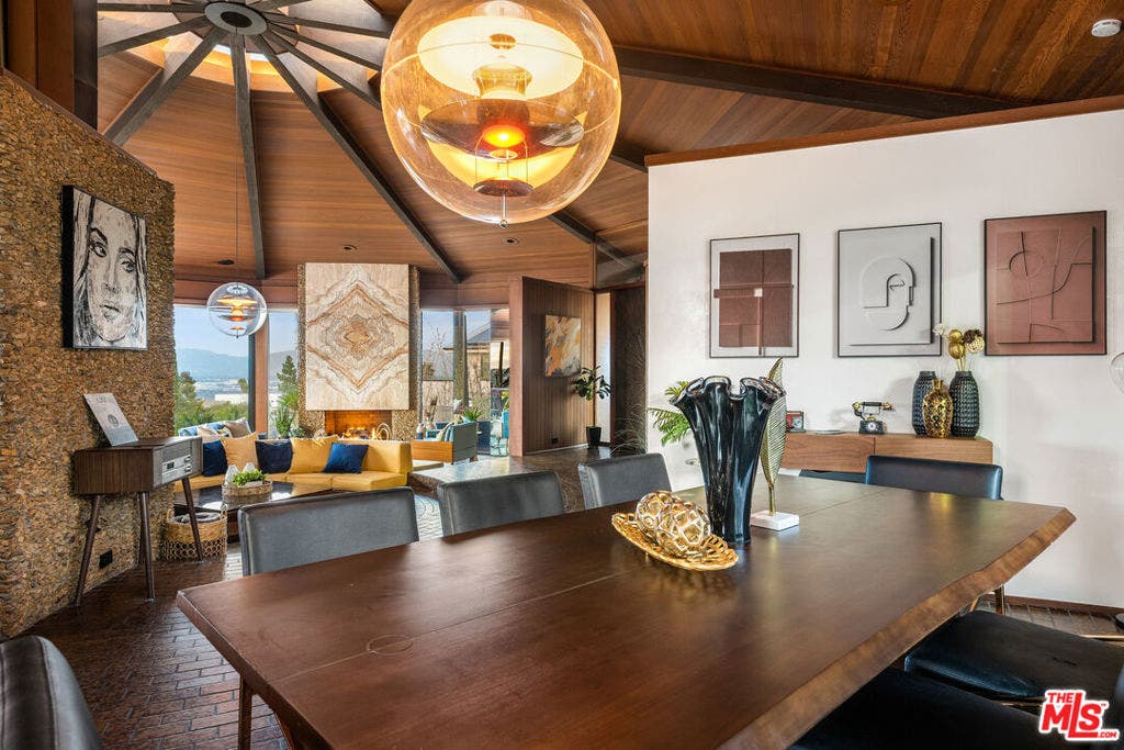 17862 Via Vallarta, Encino, CA 91316 17862 Via Vallarta, Encino, CA 91316