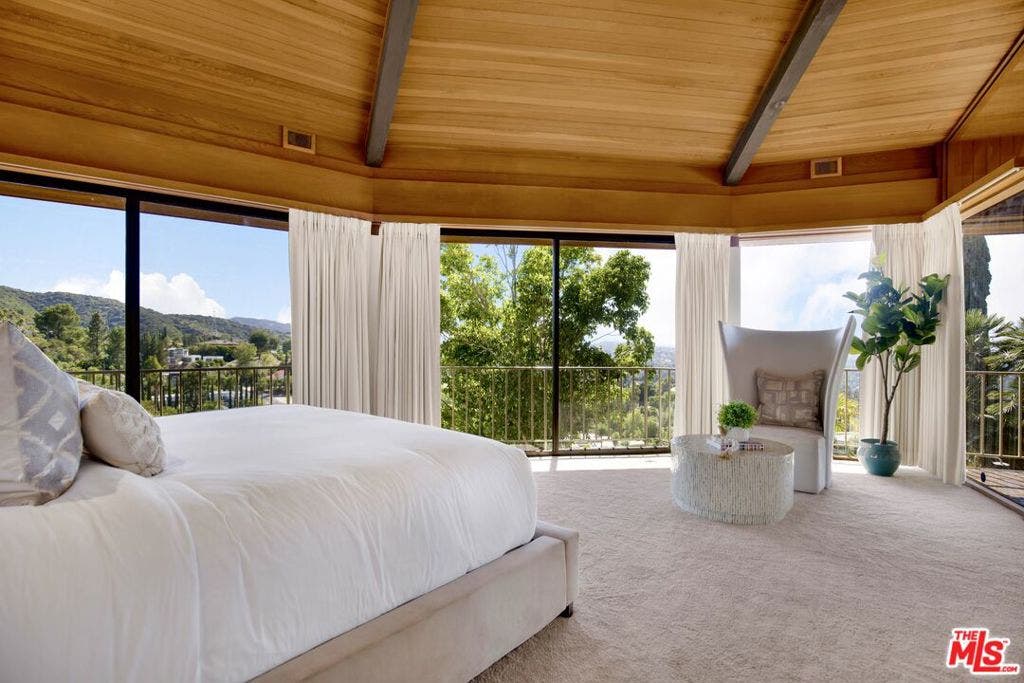 17862 Via Vallarta, Encino, CA 91316 17862 Via Vallarta, Encino, CA 91316
