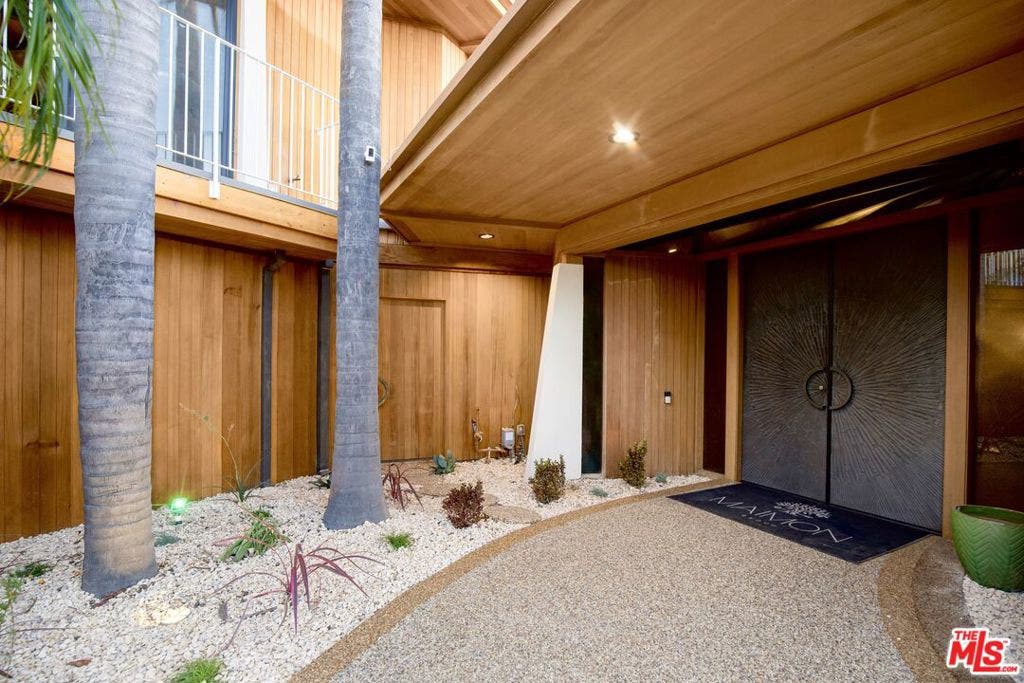17862 Via Vallarta, Encino, CA 91316 17862 Via Vallarta, Encino, CA 91316