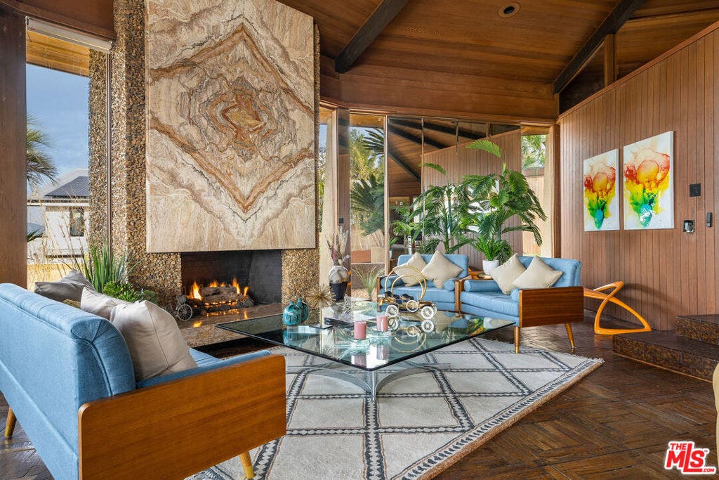 17862 Via Vallarta, Encino, CA 91316 17862 Via Vallarta, Encino, CA 91316