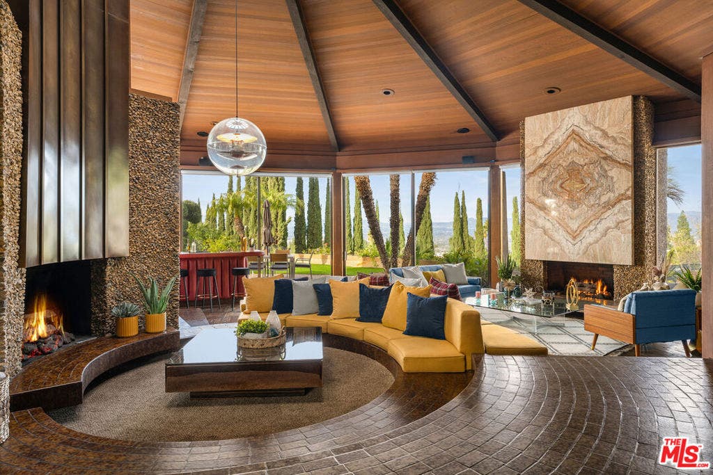 17862 Via Vallarta, Encino, CA 91316 17862 Via Vallarta, Encino, CA 91316