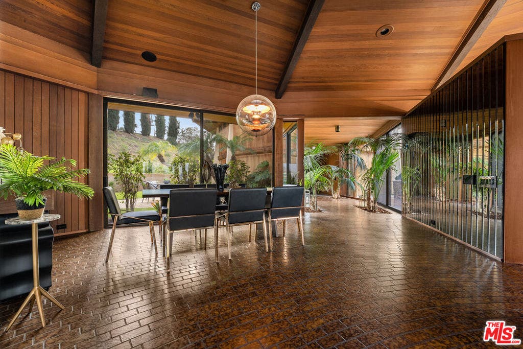 17862 Via Vallarta, Encino, CA 91316 17862 Via Vallarta, Encino, CA 91316