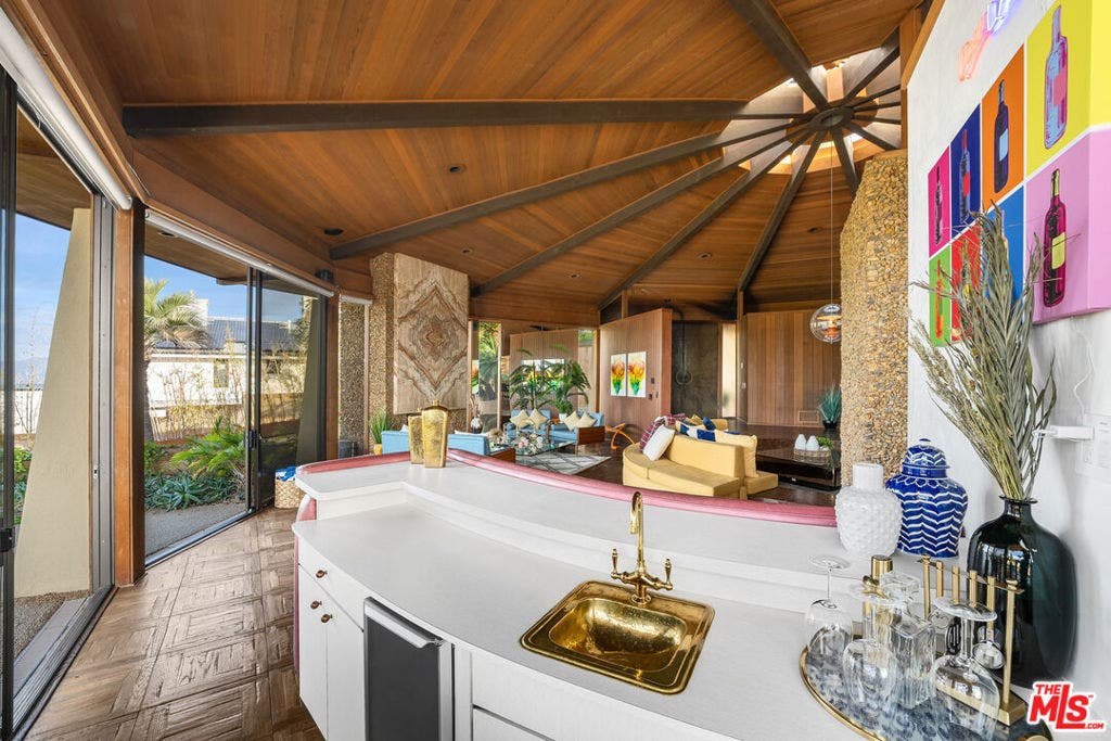 17862 Via Vallarta, Encino, CA 91316 17862 Via Vallarta, Encino, CA 91316