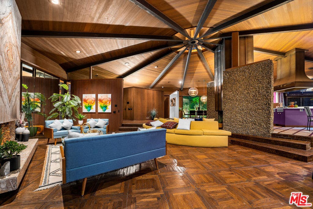 17862 Via Vallarta, Encino, CA 91316 17862 Via Vallarta, Encino, CA 91316