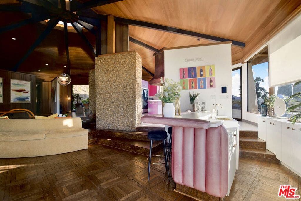 17862 Via Vallarta, Encino, CA 91316 17862 Via Vallarta, Encino, CA 91316