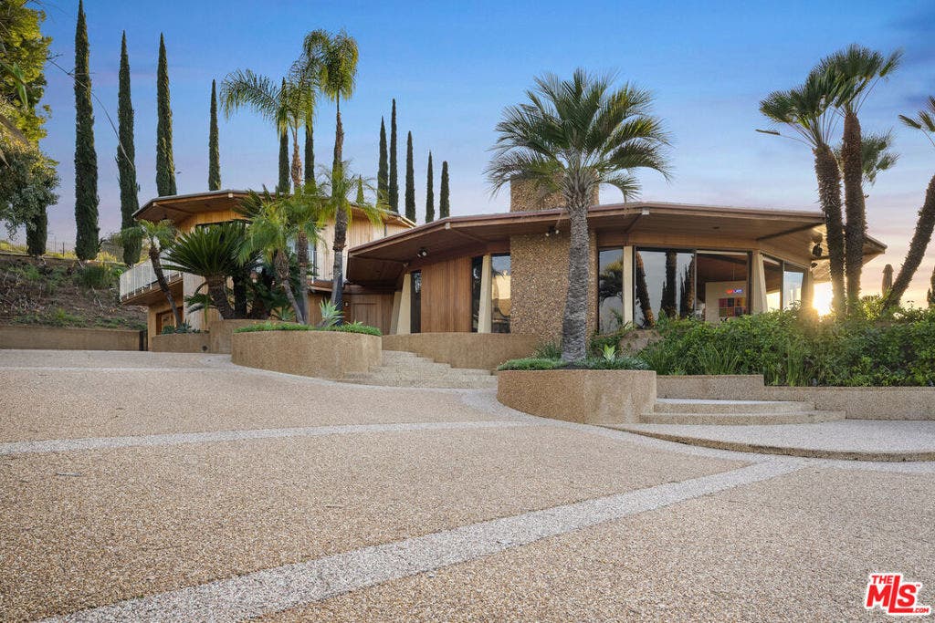 17862 Via Vallarta, Encino, CA 91316 17862 Via Vallarta, Encino, CA 91316