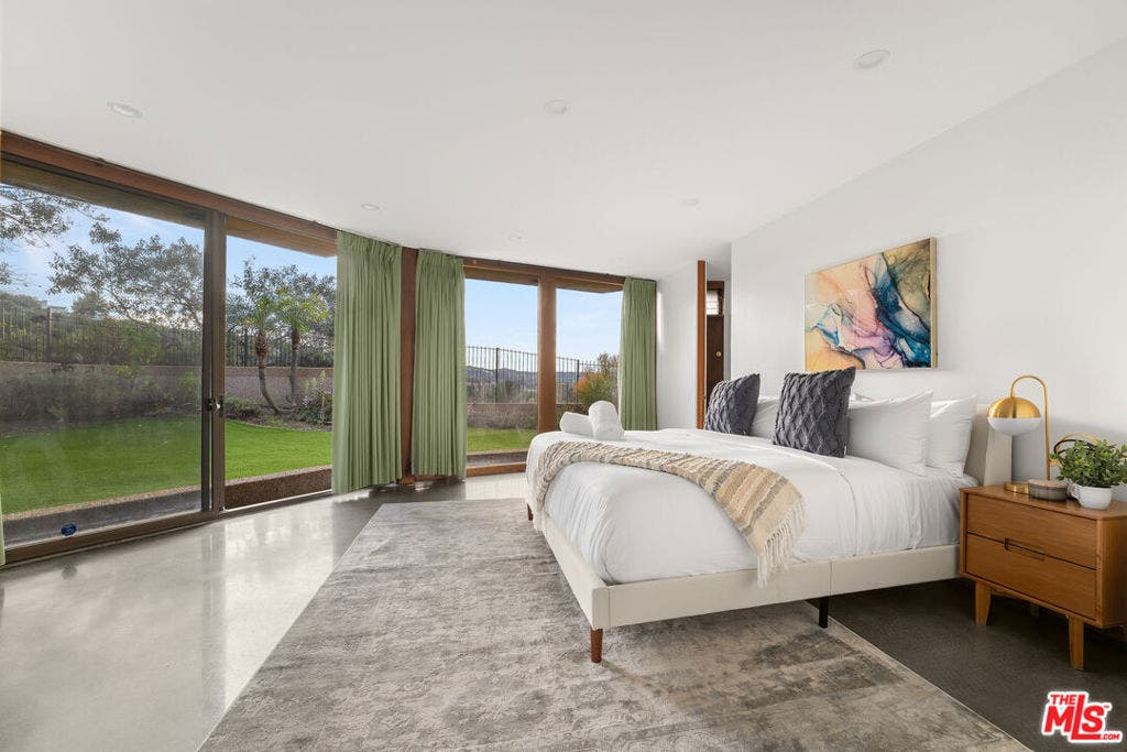 17862 Via Vallarta, Encino, CA 91316 17862 Via Vallarta, Encino, CA 91316