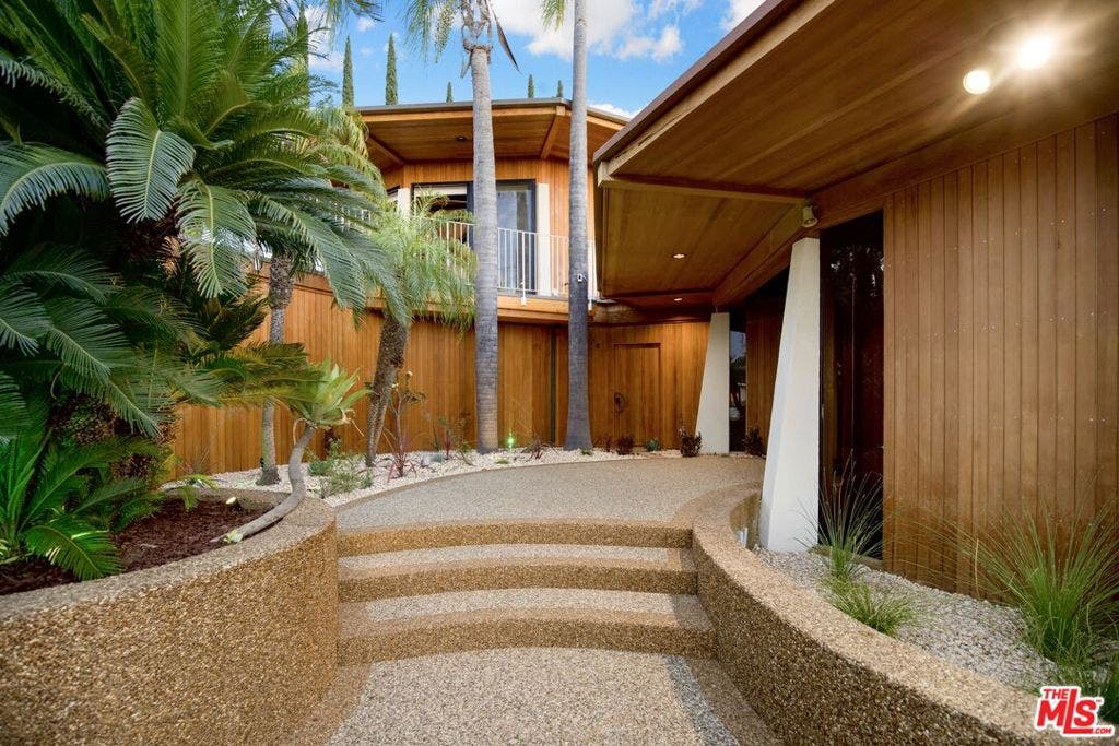 17862 Via Vallarta, Encino, CA 91316 17862 Via Vallarta, Encino, CA 91316