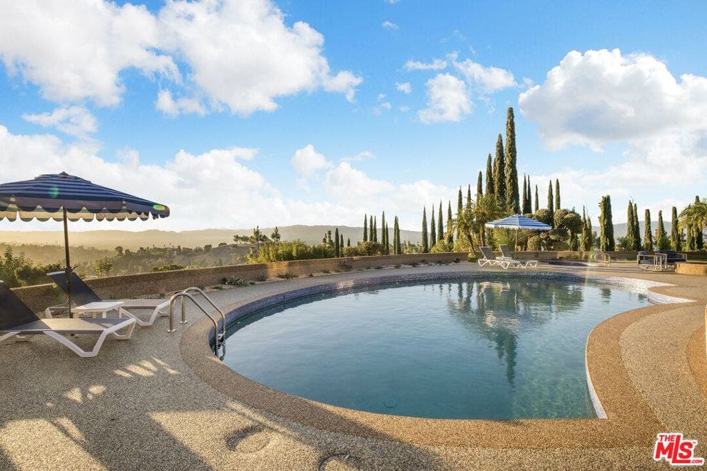 17862 Via Vallarta, Encino, CA 91316 17862 Via Vallarta, Encino, CA 91316