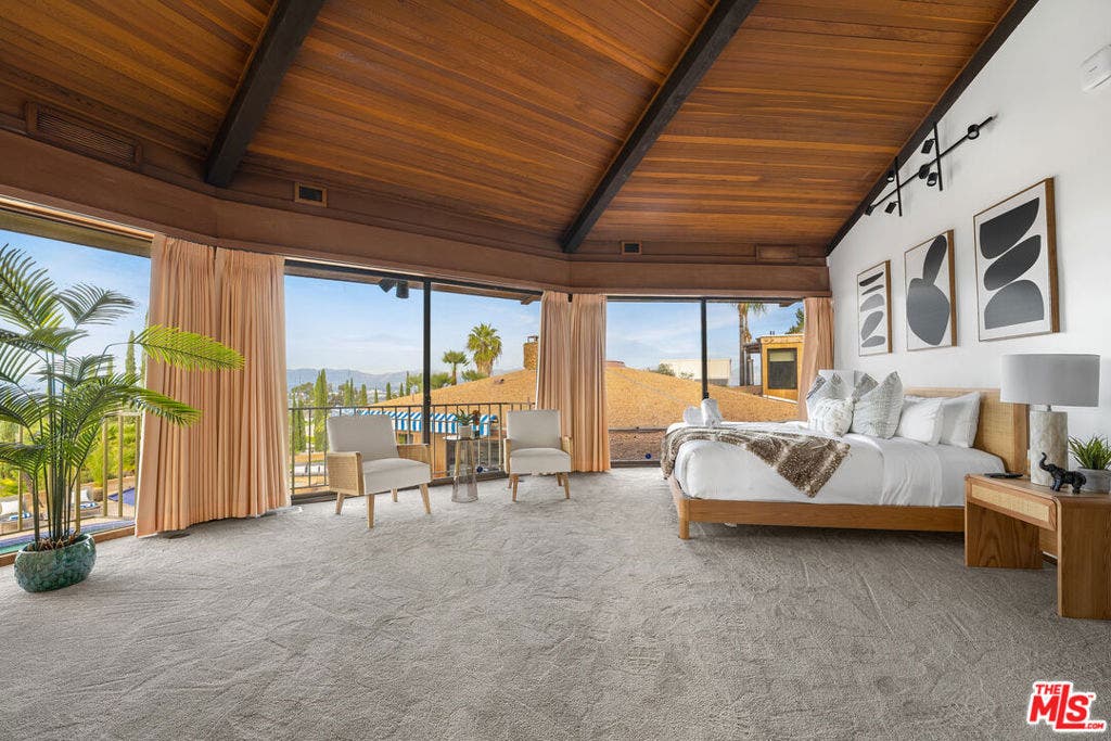 17862 Via Vallarta, Encino, CA 91316 17862 Via Vallarta, Encino, CA 91316