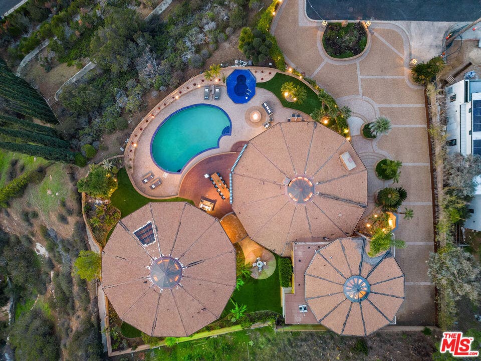17862 Via Vallarta, Encino, CA 91316 17862 Via Vallarta, Encino, CA 91316