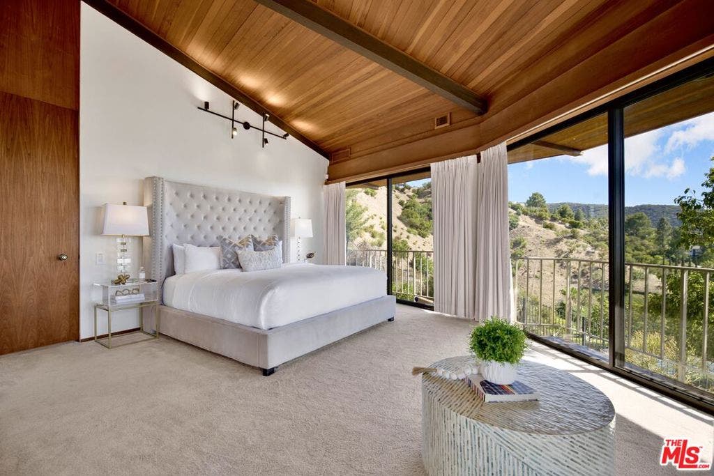 17862 Via Vallarta, Encino, CA 91316 17862 Via Vallarta, Encino, CA 91316