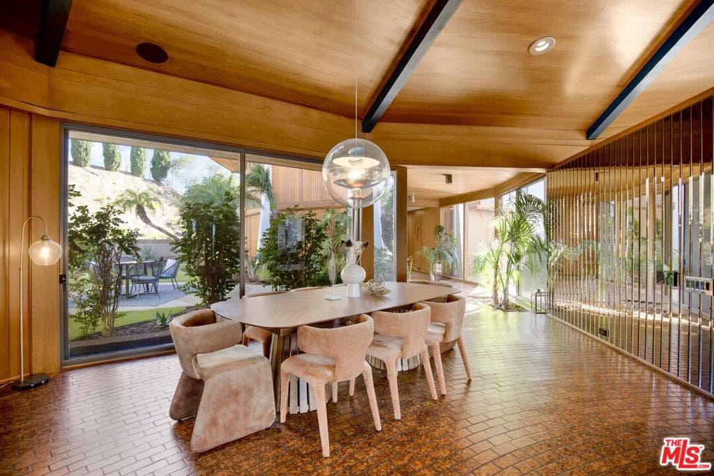 17862 Via Vallarta, Encino, CA 91316 17862 Via Vallarta, Encino, CA 91316