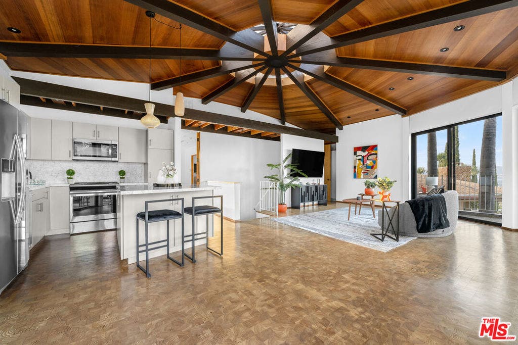 17862 Via Vallarta, Encino, CA 91316 17862 Via Vallarta, Encino, CA 91316