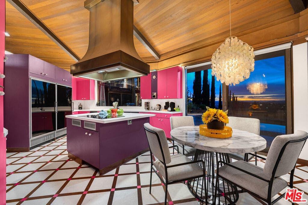 17862 Via Vallarta, Encino, CA 91316 17862 Via Vallarta, Encino, CA 91316