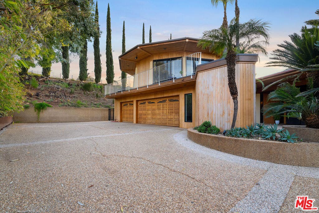 17862 Via Vallarta, Encino, CA 91316 17862 Via Vallarta, Encino, CA 91316