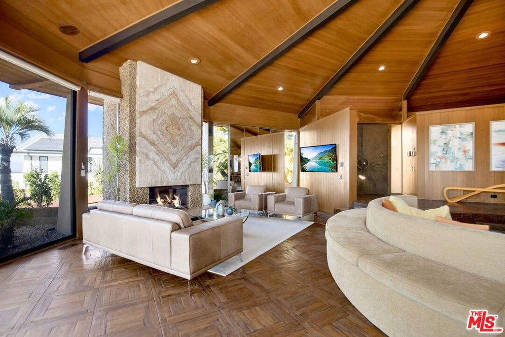 17862 Via Vallarta, Encino, CA 91316 17862 Via Vallarta, Encino, CA 91316