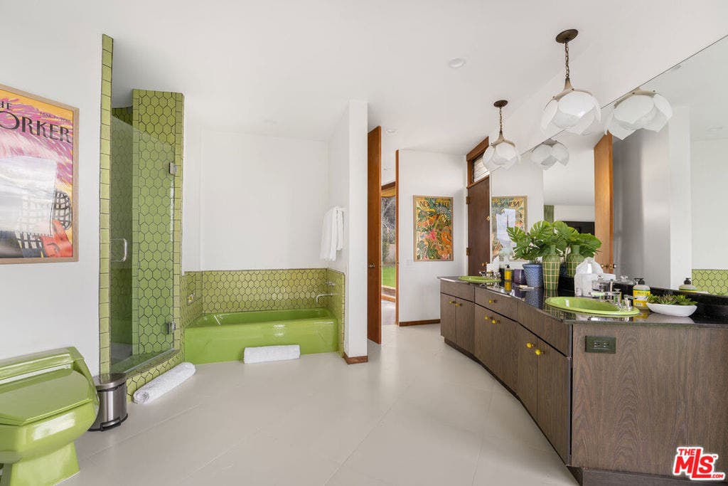 17862 Via Vallarta, Encino, CA 91316 17862 Via Vallarta, Encino, CA 91316
