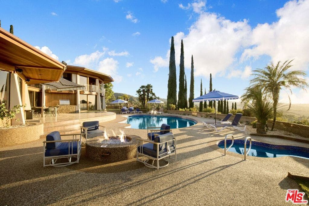 17862 Via Vallarta, Encino, CA 91316 17862 Via Vallarta, Encino, CA 91316