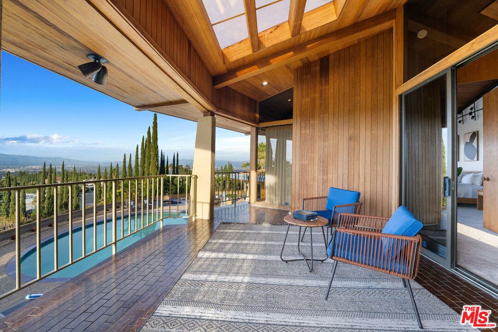 17862 Via Vallarta, Encino, CA 91316 17862 Via Vallarta, Encino, CA 91316