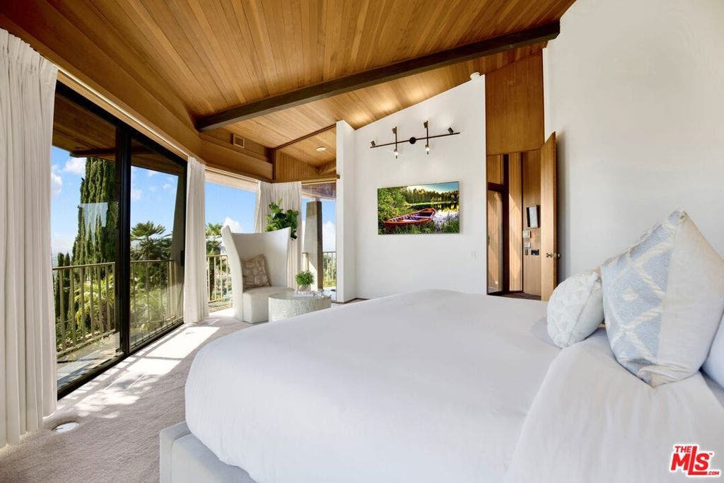 17862 Via Vallarta, Encino, CA 91316 17862 Via Vallarta, Encino, CA 91316