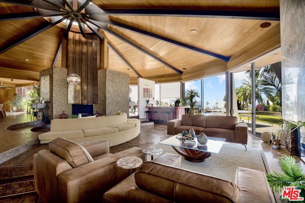 17862 Via Vallarta, Encino, CA 91316 17862 Via Vallarta, Encino, CA 91316